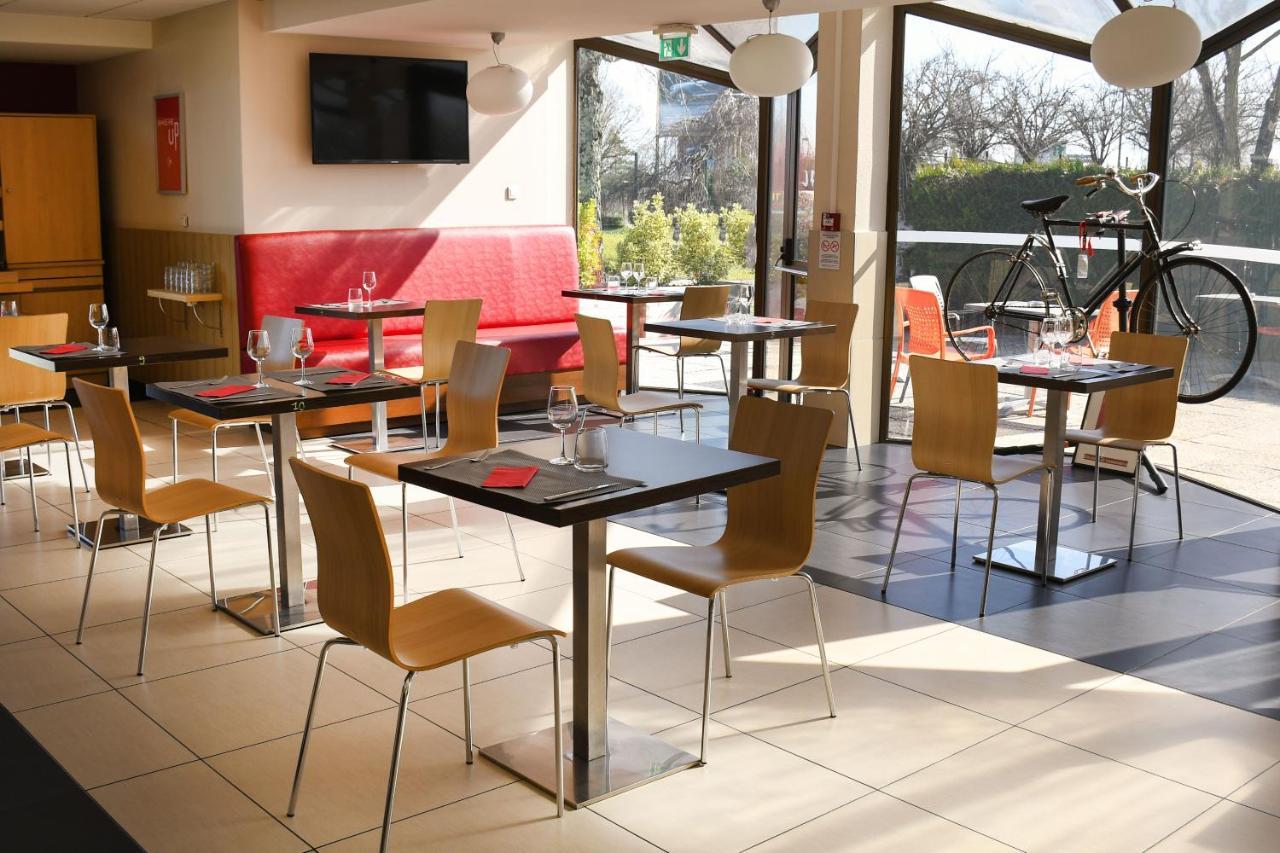 Ibis Saintes Hotel Exterior foto