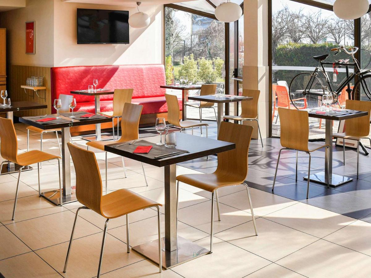 Ibis Saintes Hotel Exterior foto