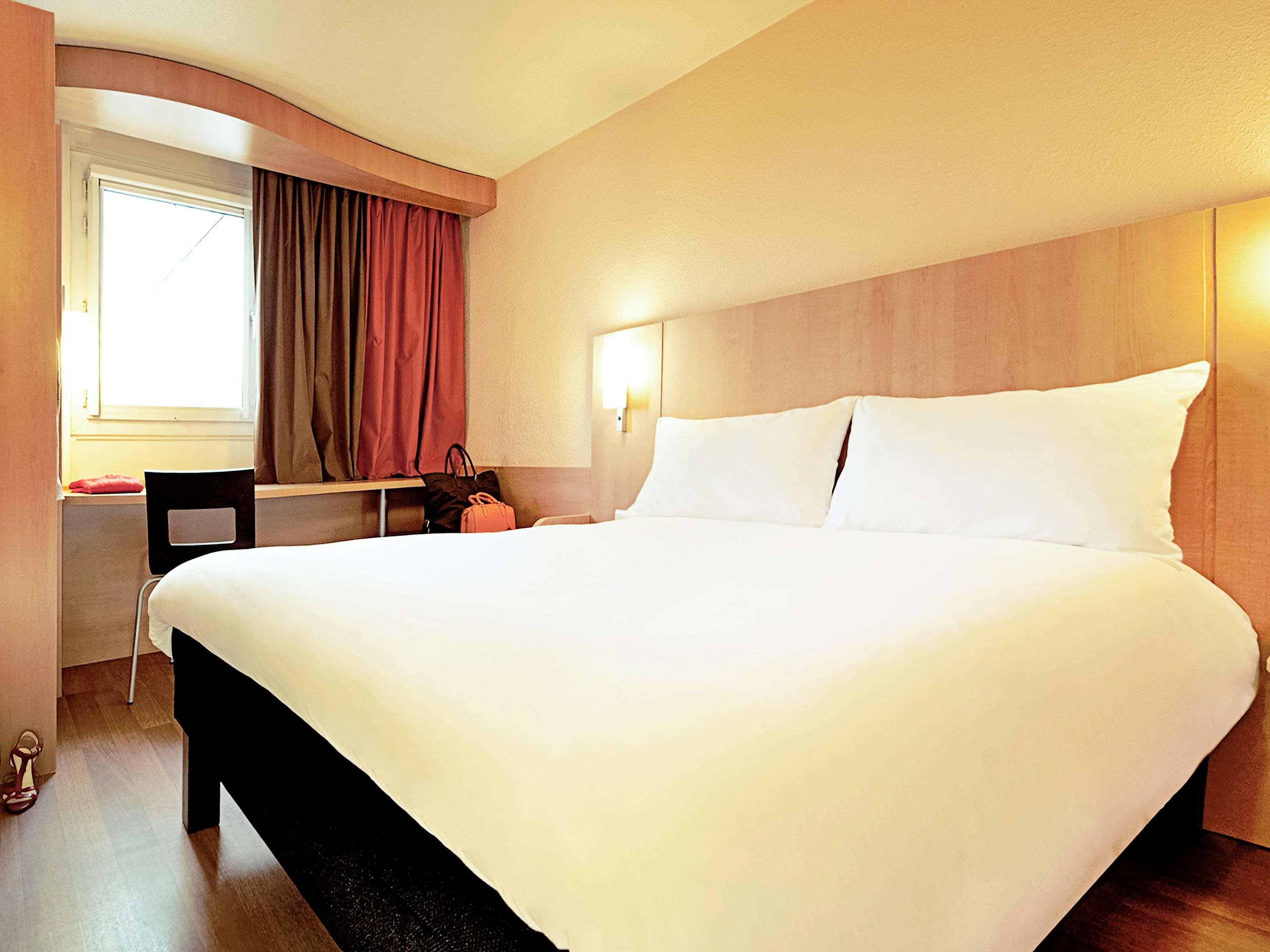 Ibis Saintes Hotel Exterior foto
