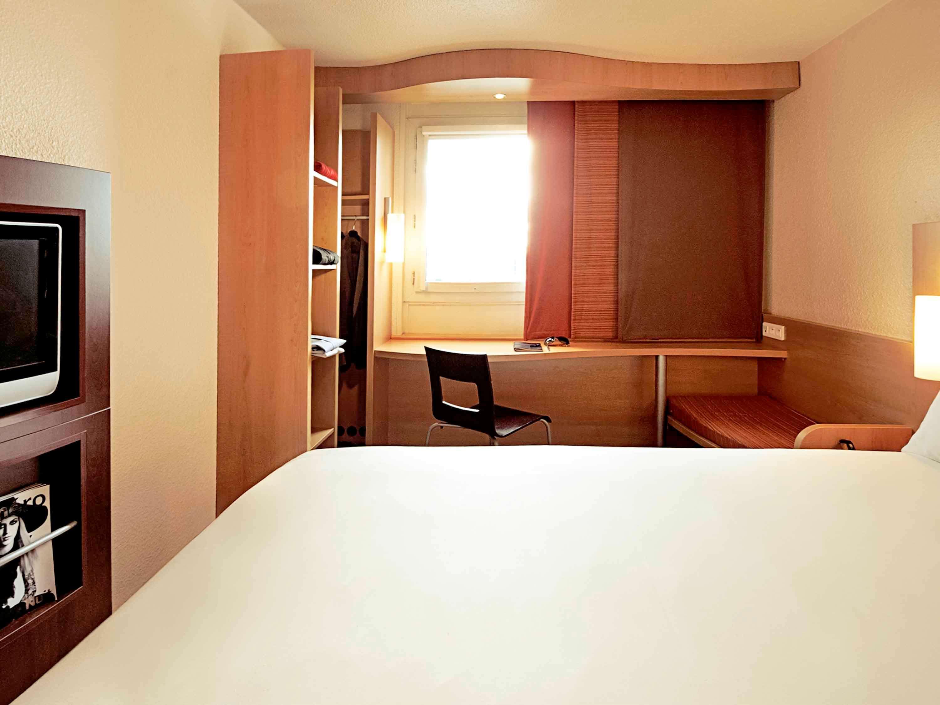 Ibis Saintes Hotel Exterior foto