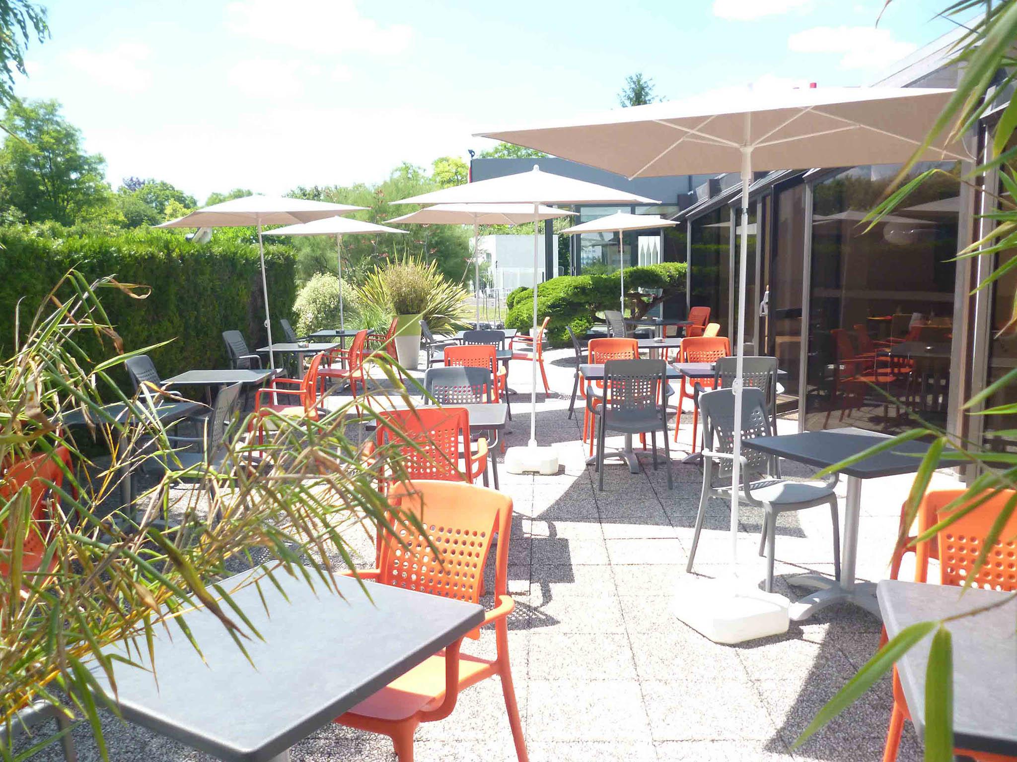 Ibis Saintes Hotel Exterior foto