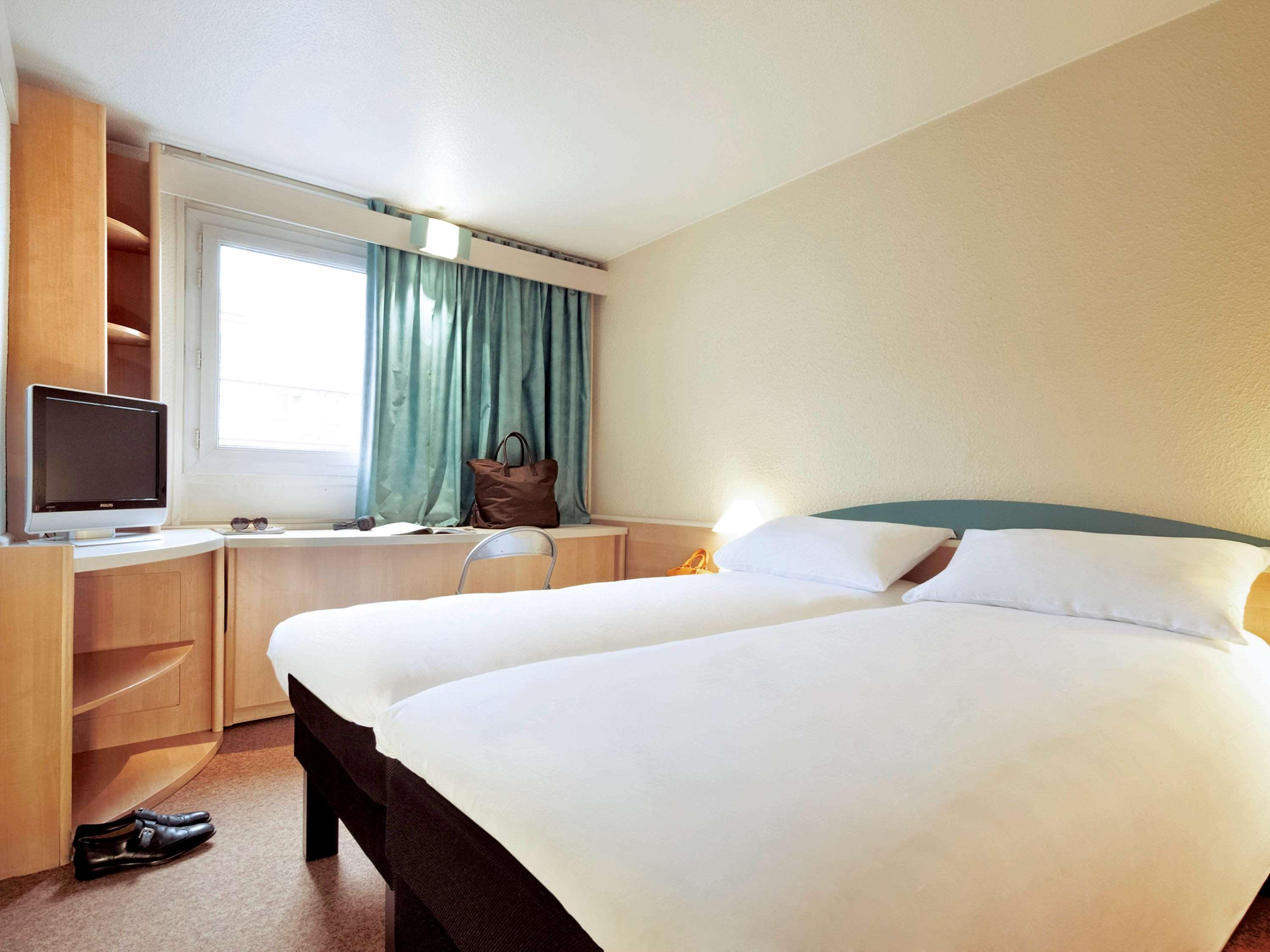 Ibis Saintes Hotel Exterior foto
