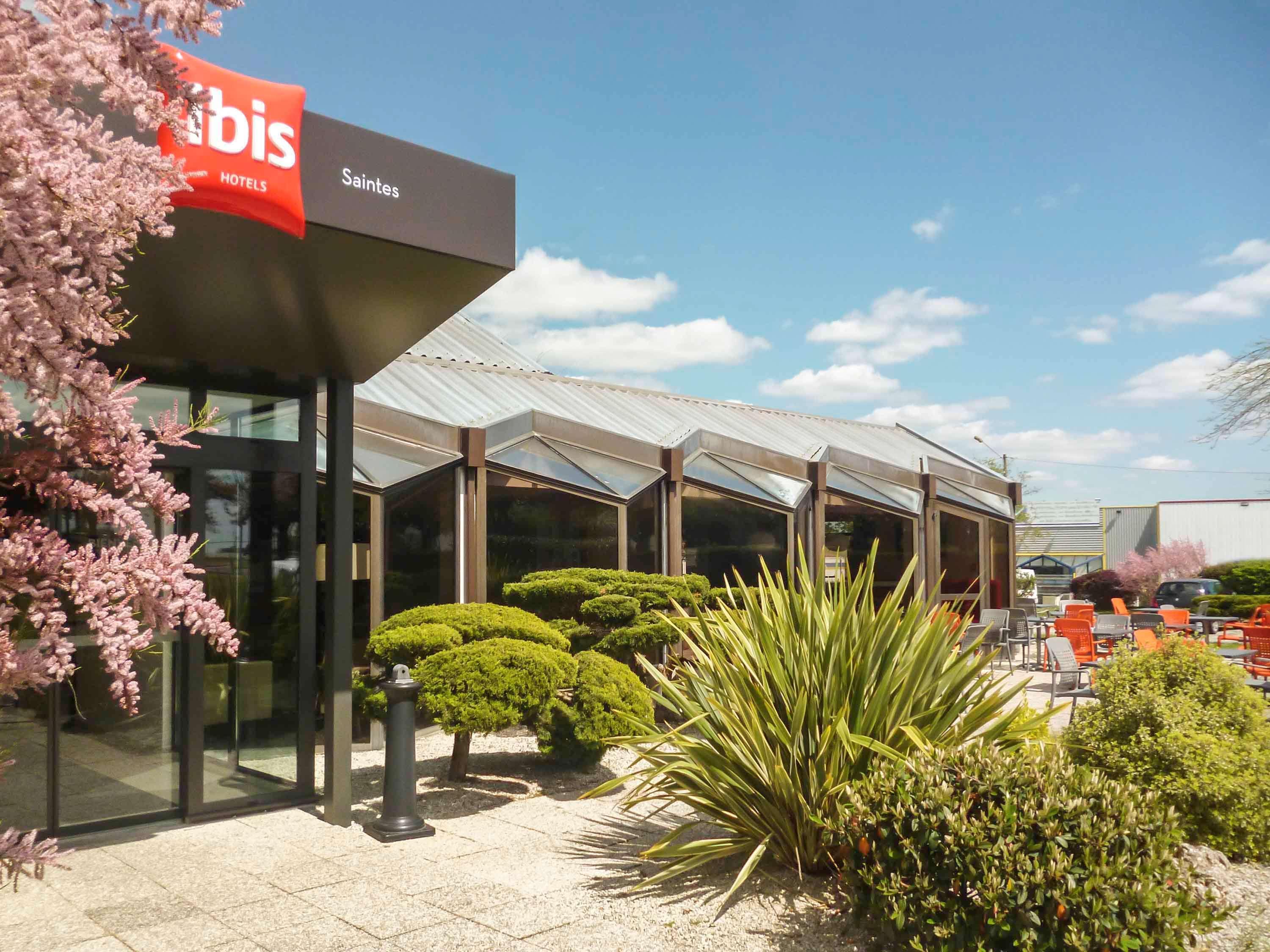 Ibis Saintes Hotel Exterior foto