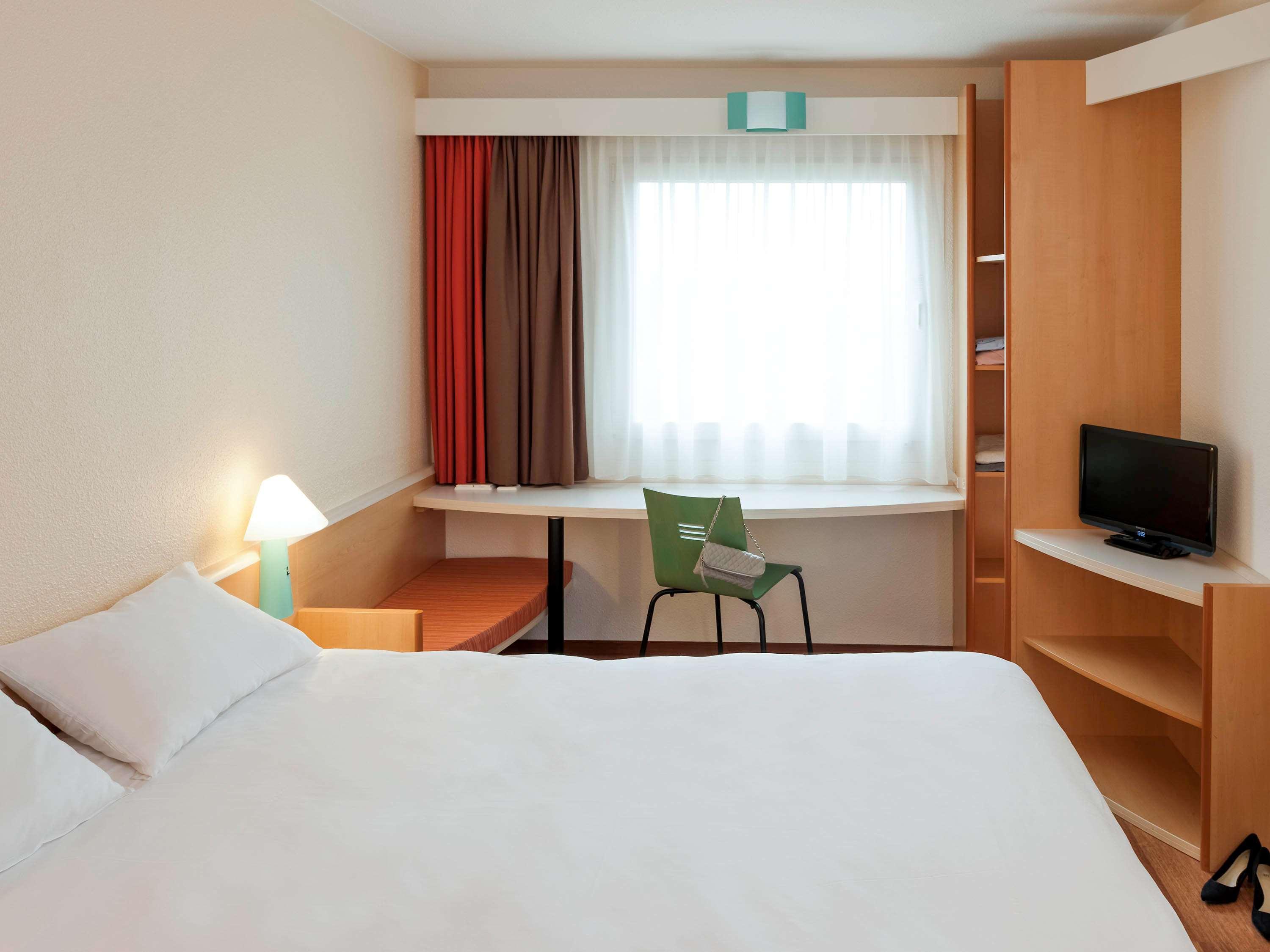 Ibis Saintes Hotel Exterior foto