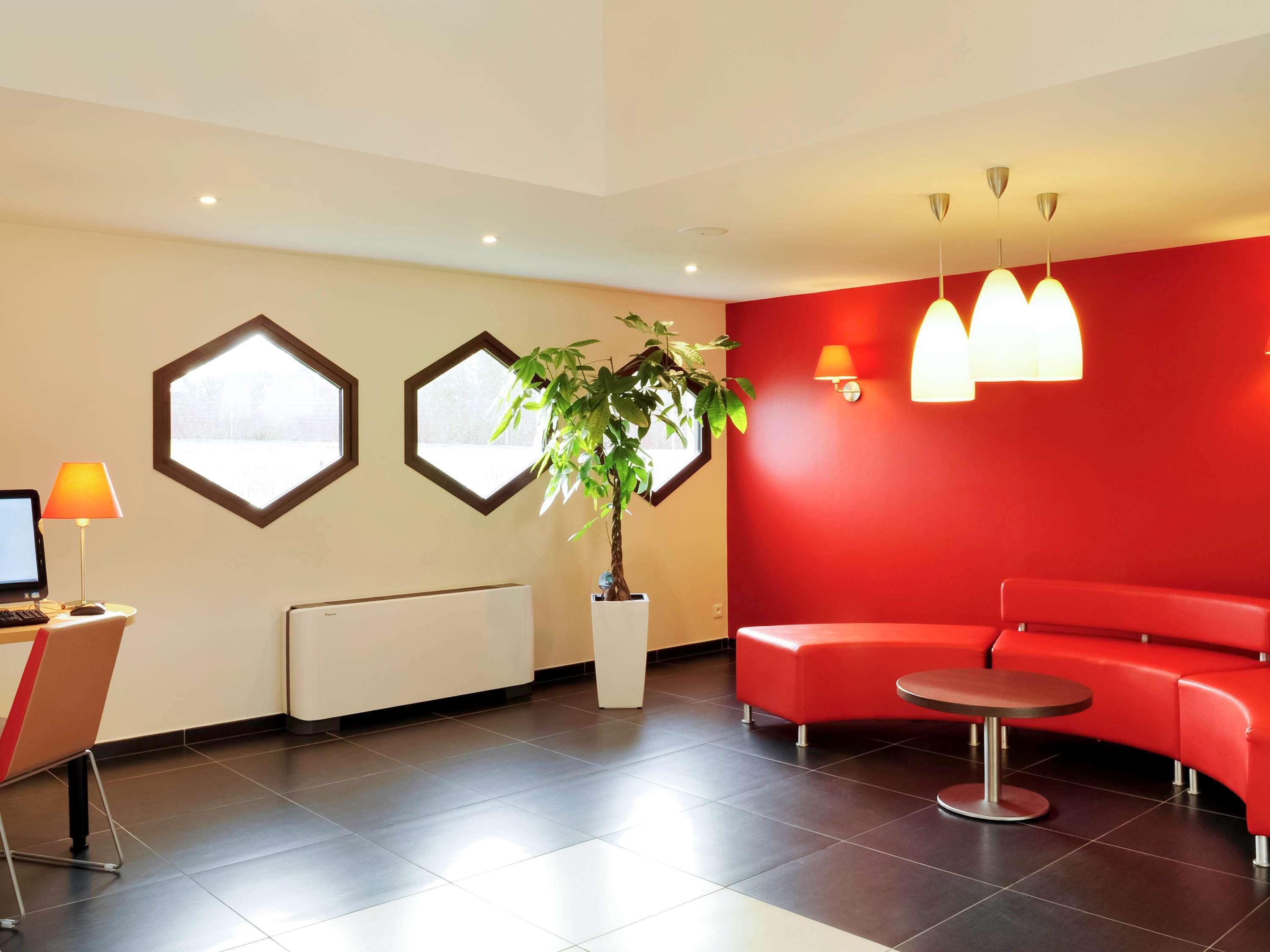 Ibis Saintes Hotel Exterior foto