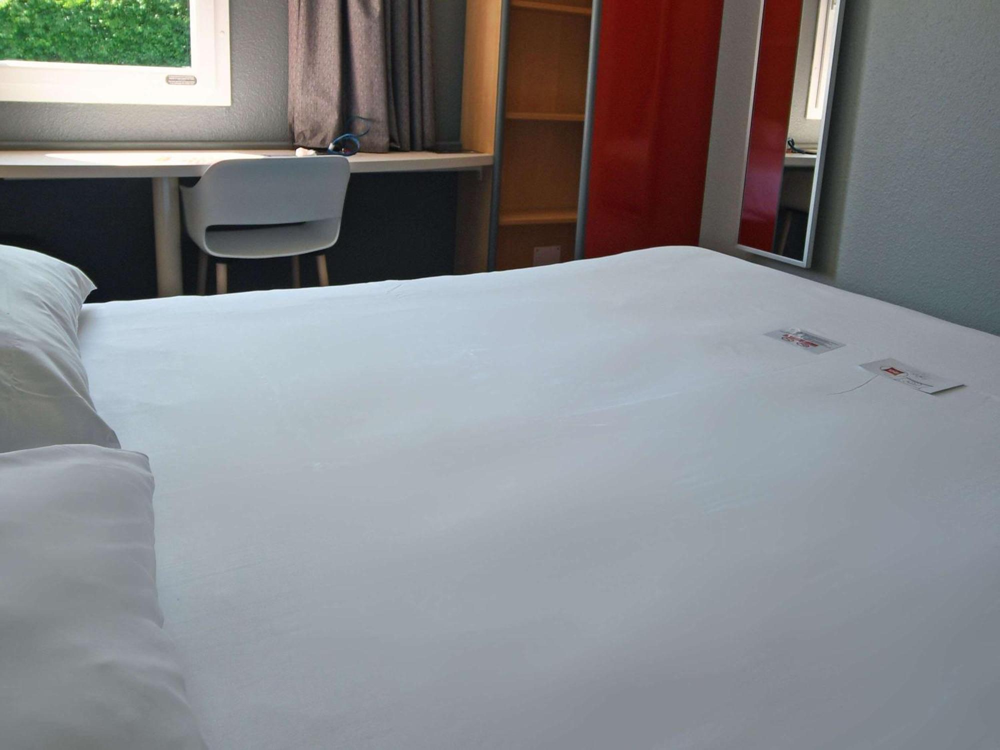 Ibis Saintes Hotel Exterior foto