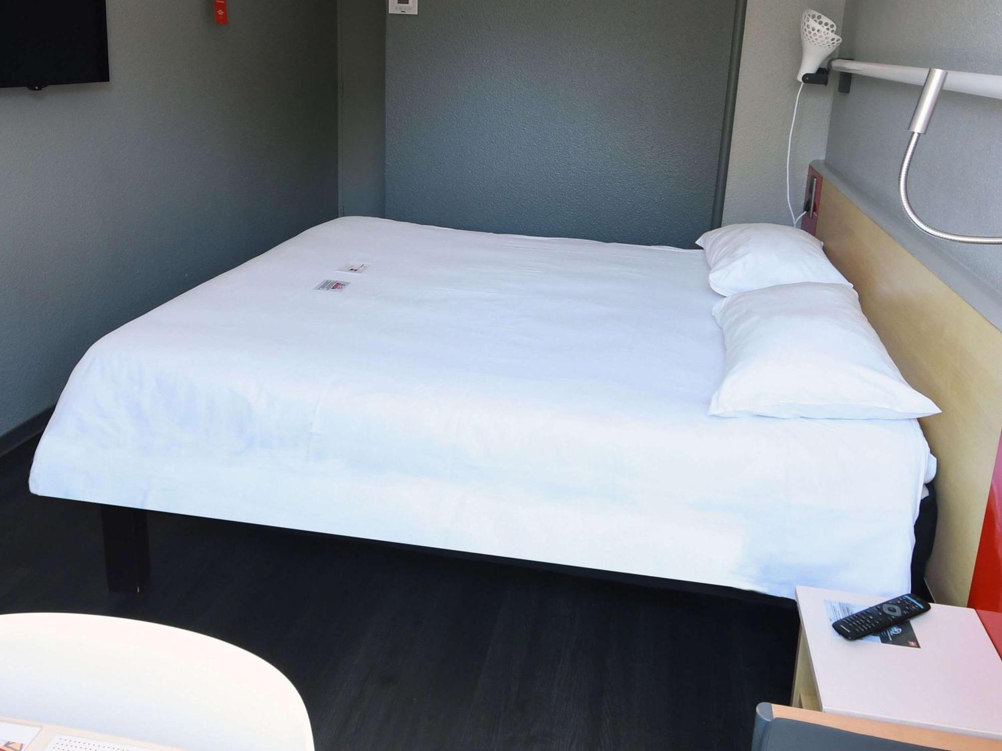 Ibis Saintes Hotel Exterior foto