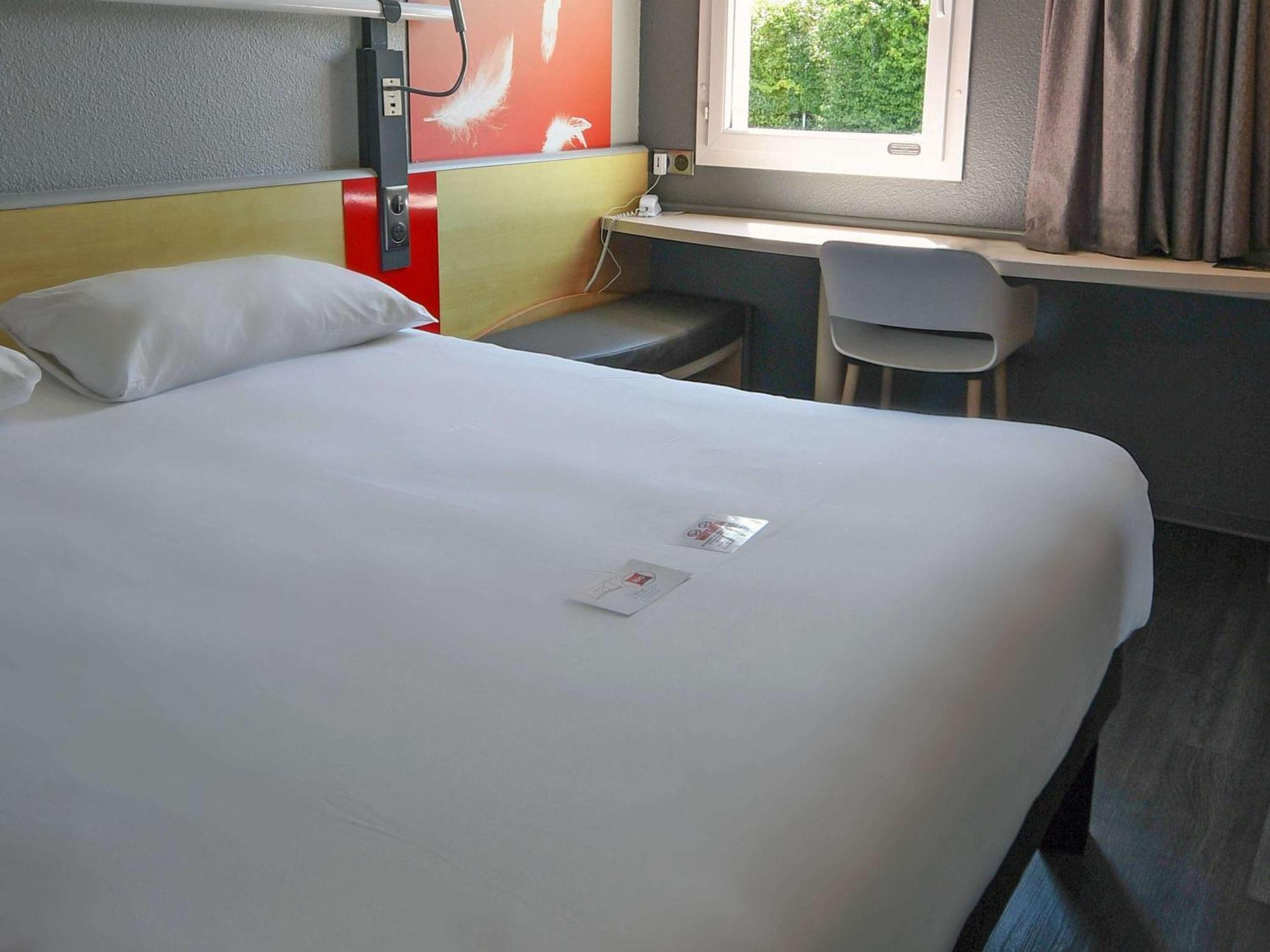 Ibis Saintes Hotel Exterior foto