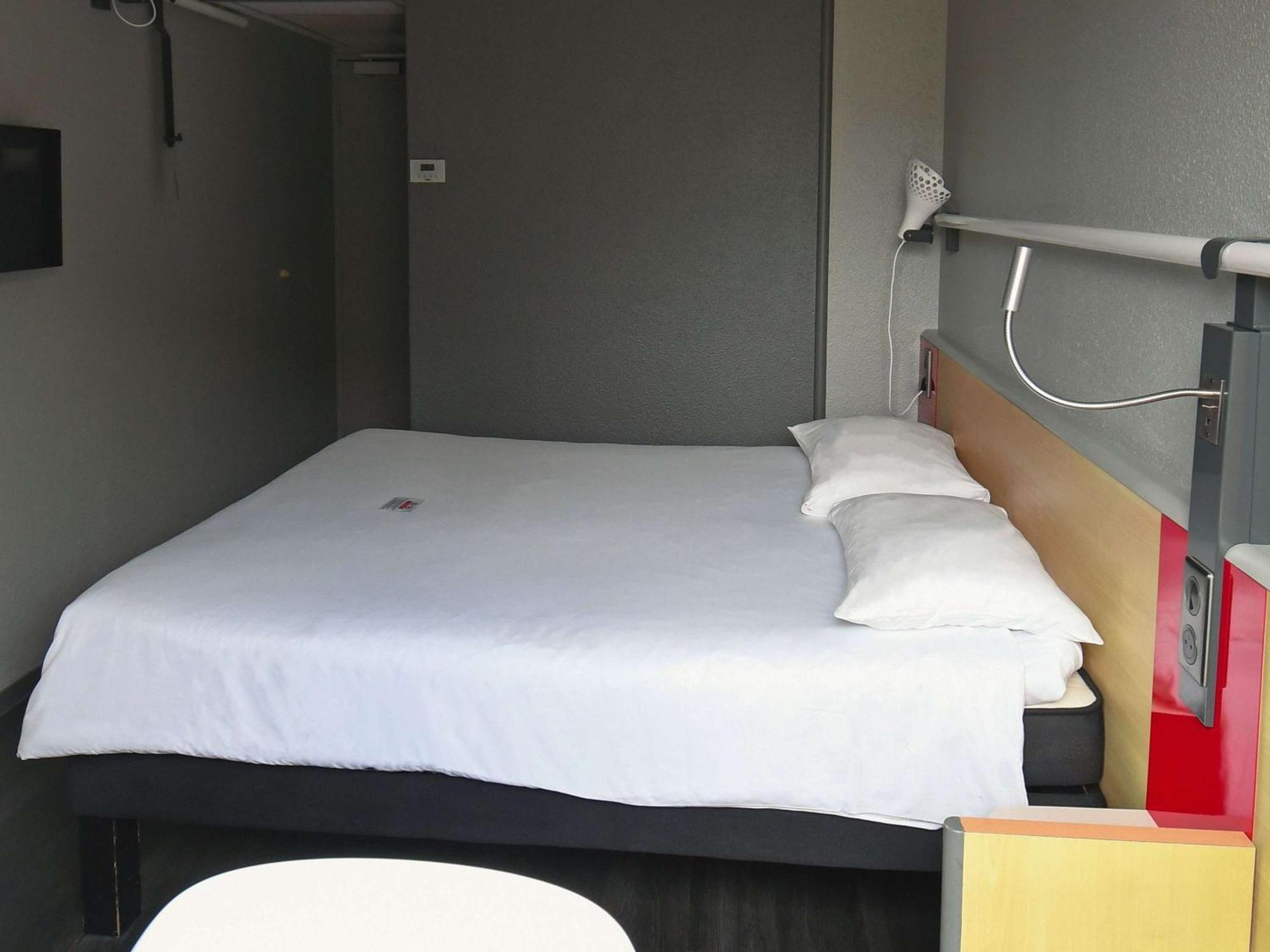 Ibis Saintes Hotel Exterior foto