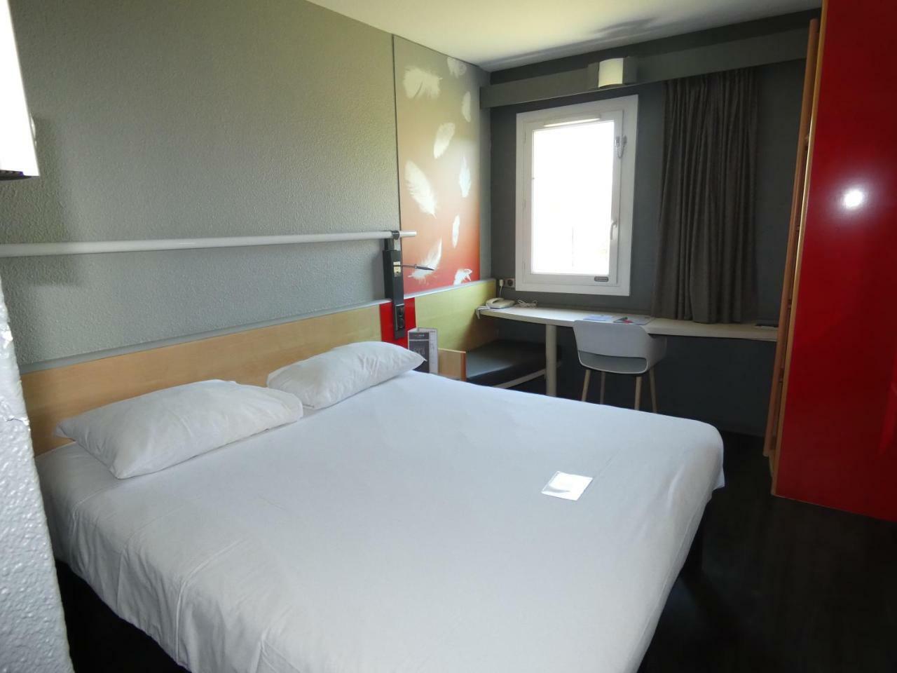 Ibis Saintes Hotel Exterior foto